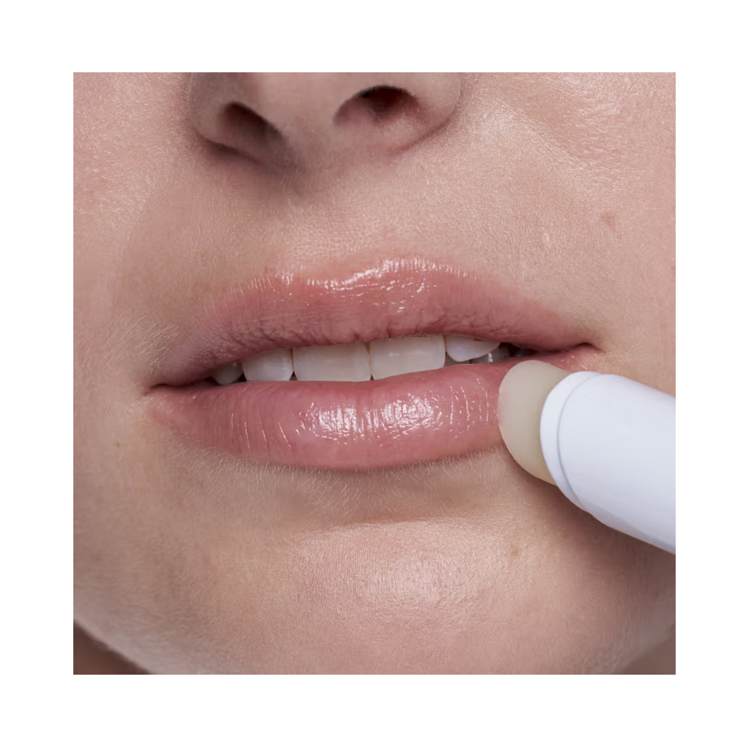 Uriage-Xemose-Moisturizing-Lipstick-Balm-5